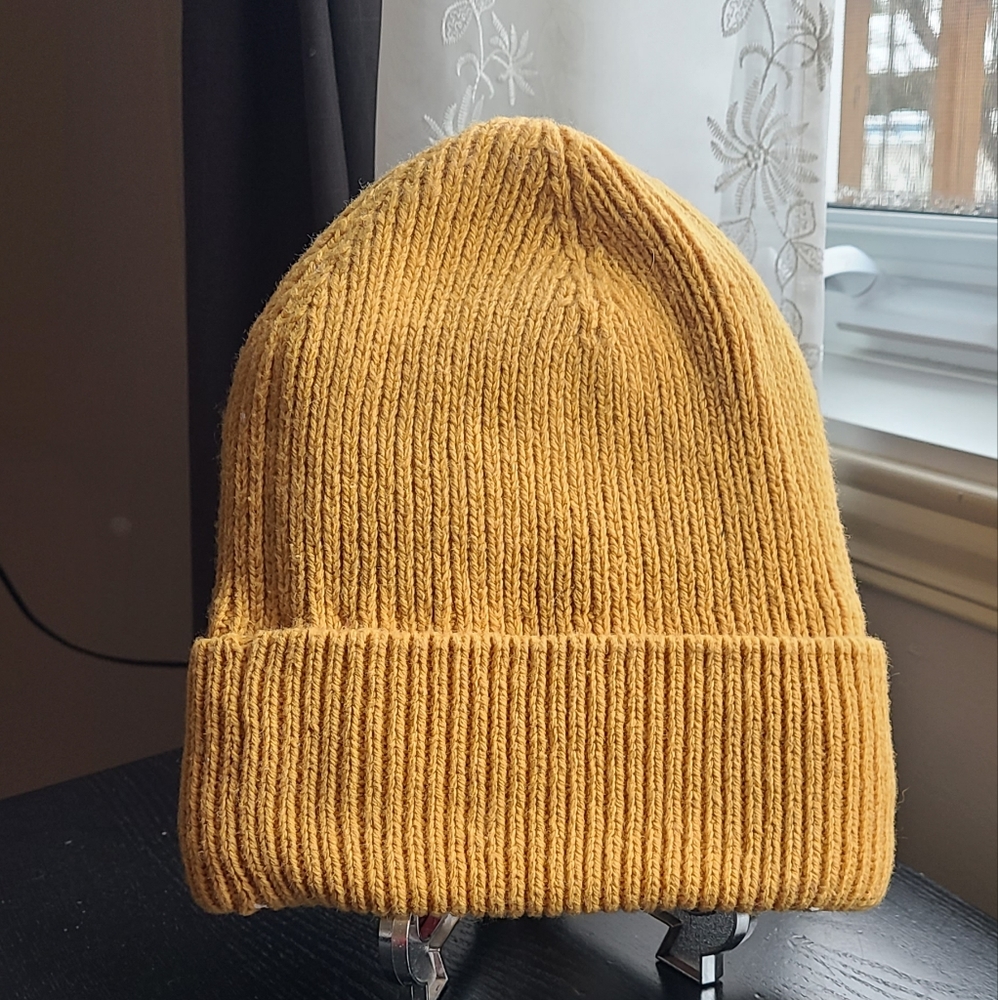 Simons Ribbed Toque - Picture 6 of 6